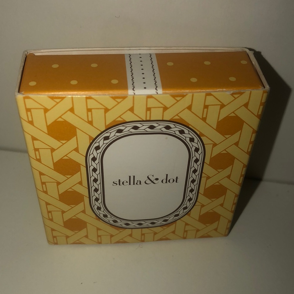 Stella & Dot gift box only